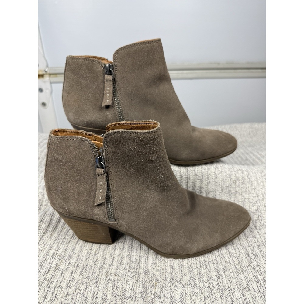FRYE Judith Bootie Taupe Gray Suede ankle boots 8.5 Zip Block Heel